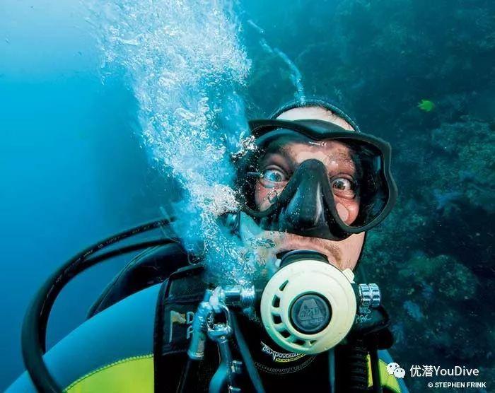 低头族们的脊椎问题该怎么矫正？游戏画面
